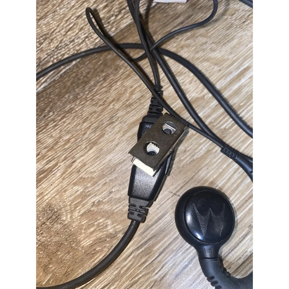 Motorola HKLN4604B Swivel Earpiece w/ Push-to-Talk, Slim
